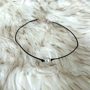 Pearl choker